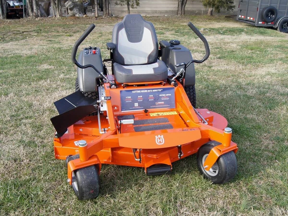 Husqvarna MZ61 61" Zero Turn Lawn Mowers 24HP KAW (Scratch and Dent)